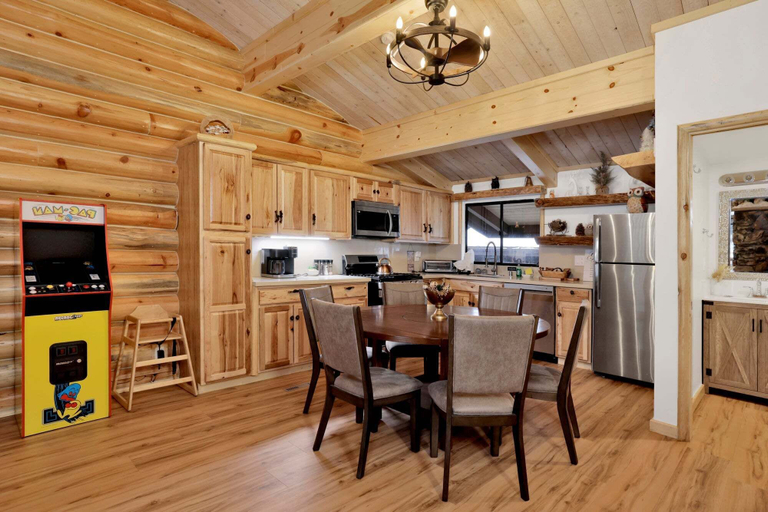 Room 4, Ours De Ski Chateau, San Bernardino