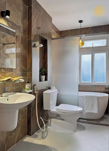 Bathroom 3, Lynhapartment, District 1