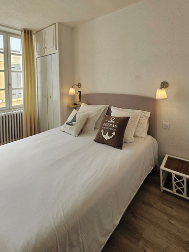 Room 4, Hôtel Le Galet Bleu, Charente-Maritime