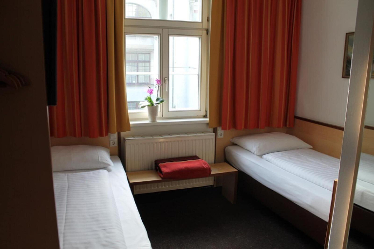 Bedroom 2, Hotel Goldene Krone Innsbruck, Innsbruck