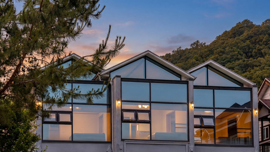 Exterior & Views, Gapyeong Shiny Pension, Gapyeong
