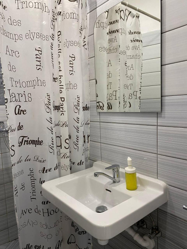 Bathroom 3, Leon Medova Apartments, L'vivs'ka