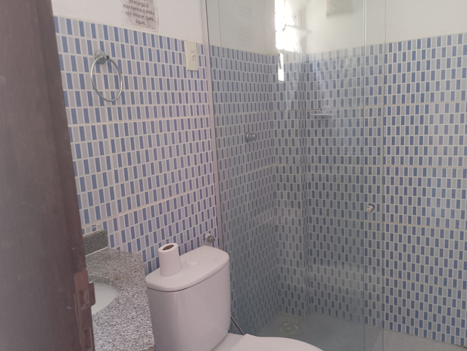 Bathroom, Enimaria de Souza Souza, Natal