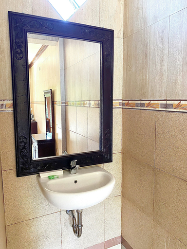 Bathroom 4, Pancer House, Gianyar