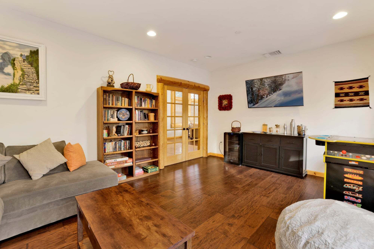 Living area 2, Morning Star Retreat #2602, San Bernardino