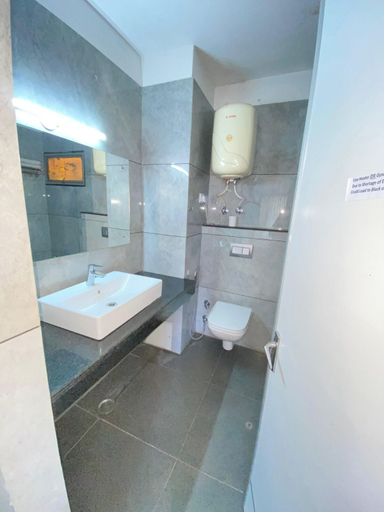 Bathroom, Misty Meadows Resort, Solan