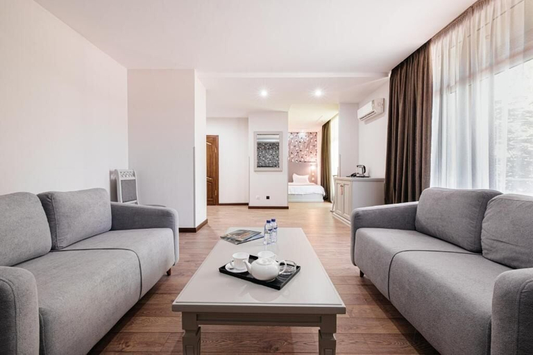 Room 4, Charos Family Resort, Bo'stonliq