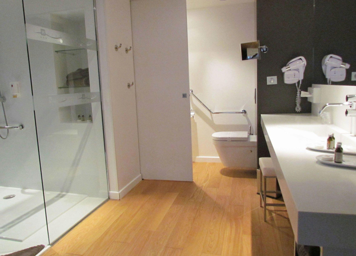 Bathroom 4, Hotel L'Hotan, Haute-Garonne