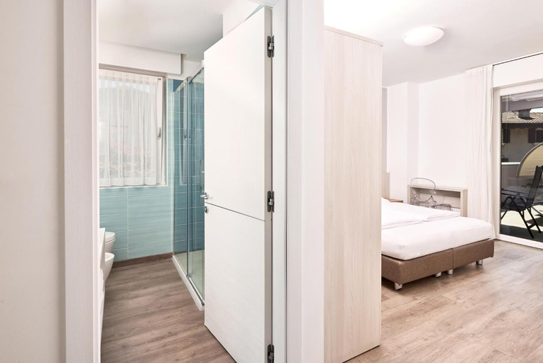 Bedroom 4, Rolly - Rooms & Restaurant, Trento