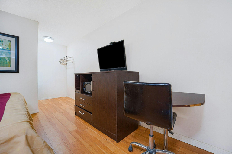 Bedroom 2, Mojave Hotel, Kern