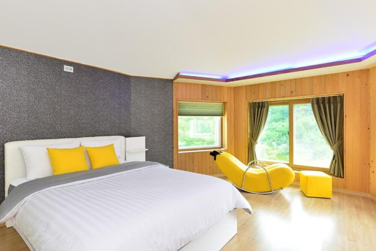 Bedroom 3, kamelpensyeon, Pocheon