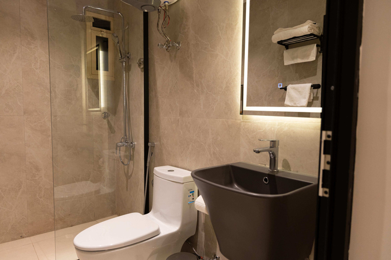 Bathroom 4, Dewad