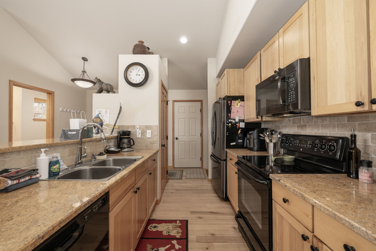 Private kitchen 2, 130 Discovery Court At Rendezvous 3 Bedroom Home, Grand