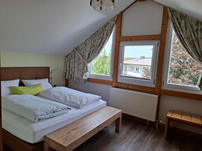 Bedroom 3, Hotel Garni Vier Jahreszeiten, Passau