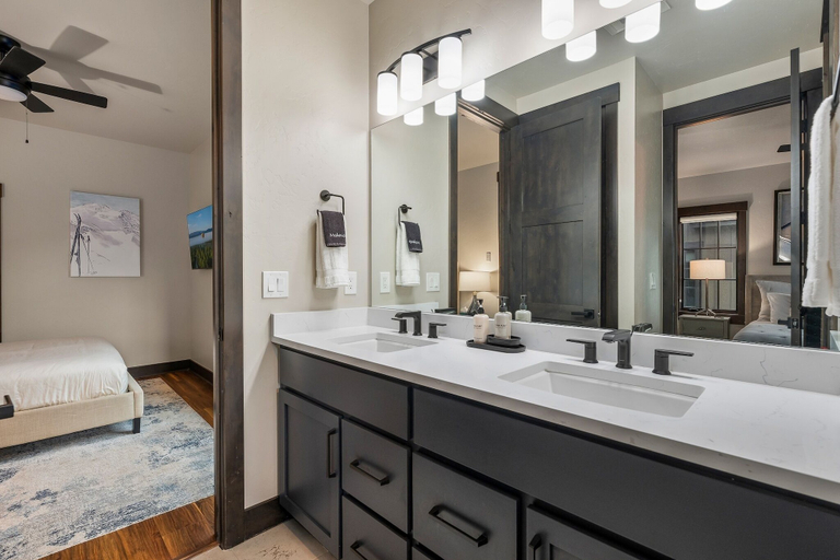 Bathroom 2, Blue Horizon Chalet 4 Bedroom Home, Grand
