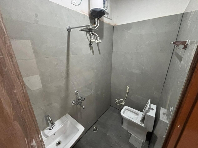 Bathroom, Hotel Baldev Palace, Mathura