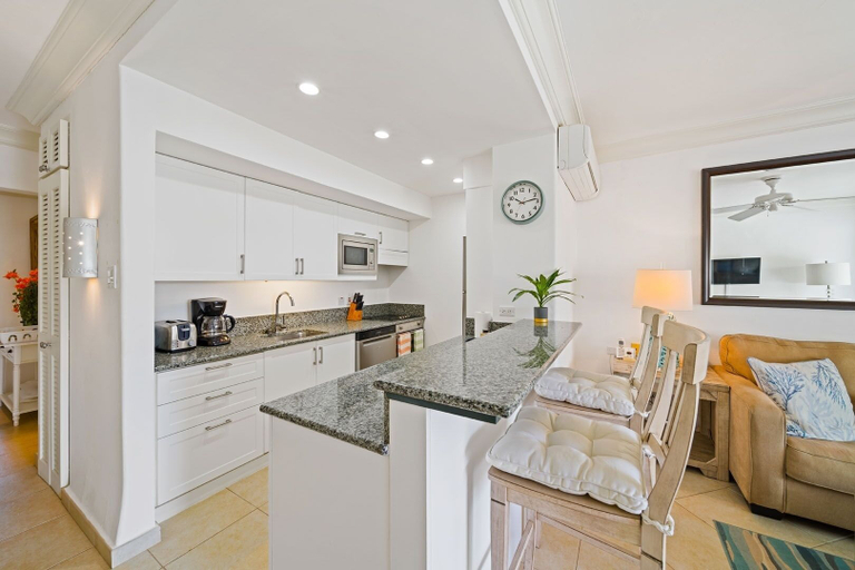Private kitchen, Glitter Bay Estate 414 1 Bedroom Apts