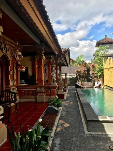 Pool 3, Inn Between Hostel, Gianyar