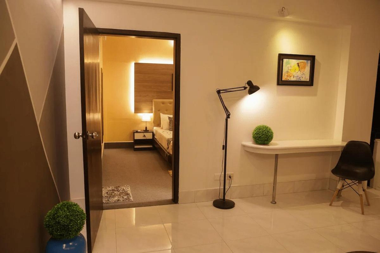 Bathroom 4, Tropical Daisy, Dhaka