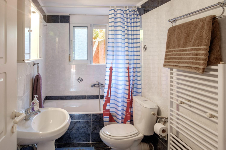 Bathroom 2, Seashore Apartments, Crete