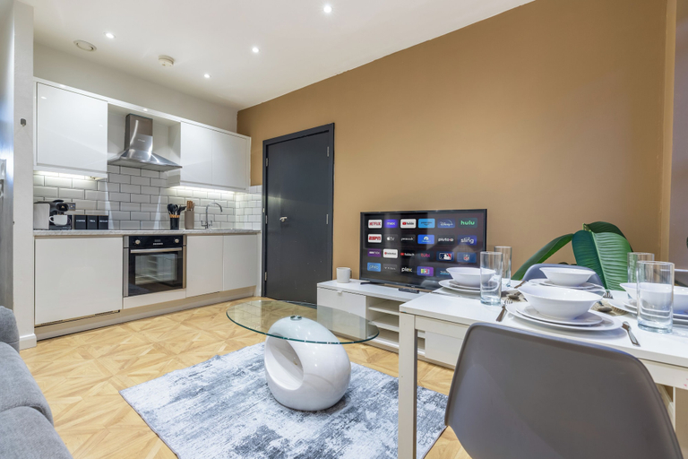 Private kitchen, Leeds Central Cosy 1BD Flat, Leeds