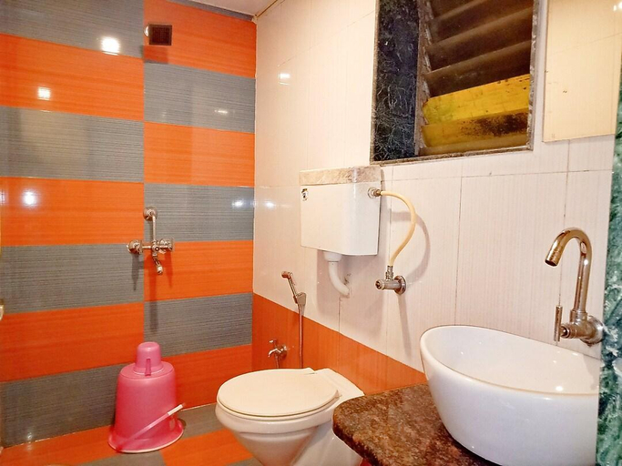 Bathroom 5, Hotel Ashoka Inn, Satara