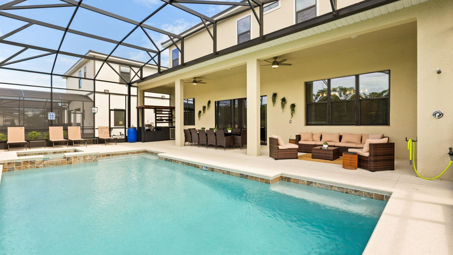 Room 2, Lakeside Villa With Pool BBQ Cinema Games Room, Osceola