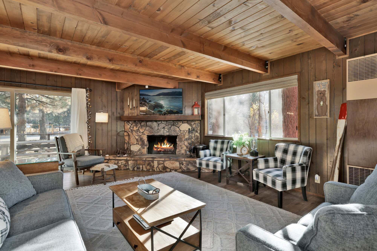 Living area 2, 2594-willow Bear Lodge, San Bernardino