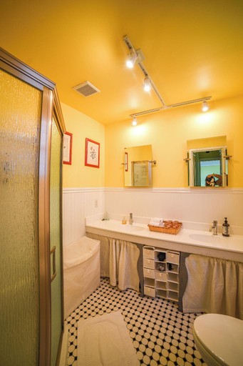 Bathroom, My Rosegarden Guest Rooms, San Francisco