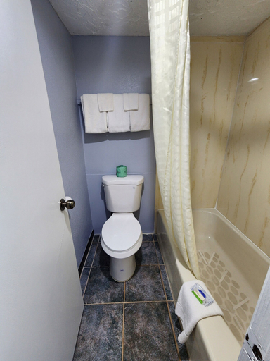 Bathroom 4, Rodeway Inn, Jasper