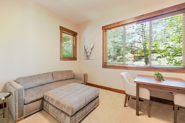 Living area 3, Points West 4 Bedroom Townhouse by RedAwning, Deschutes
