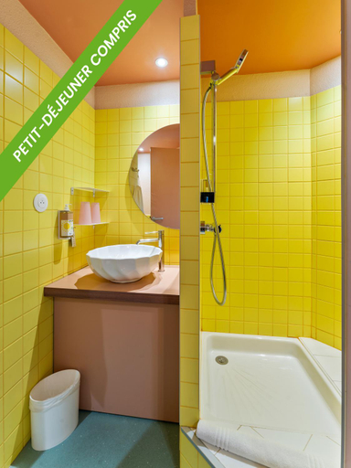 Bathroom 4, ibis Styles Pont du Gard Route d'Avignon, Gard
