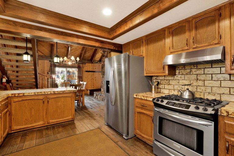 Private kitchen 5, 2605-crystal Pines, San Bernardino