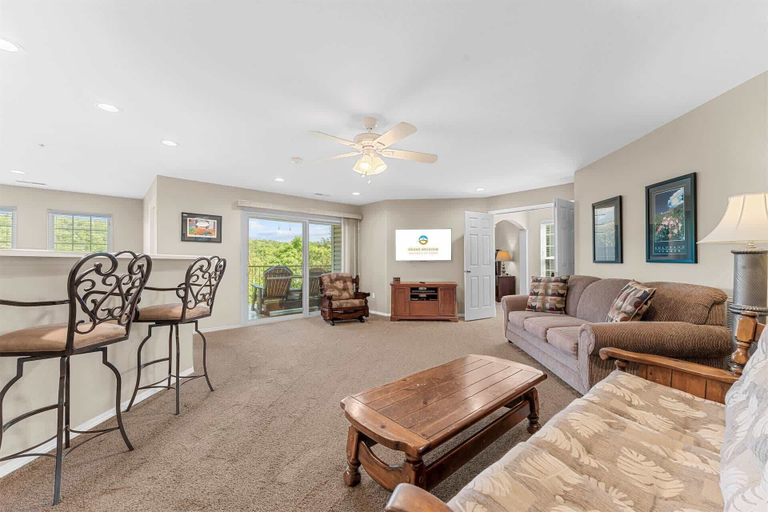 Living area 5, The Shoreline Suite 2bdr, Stone