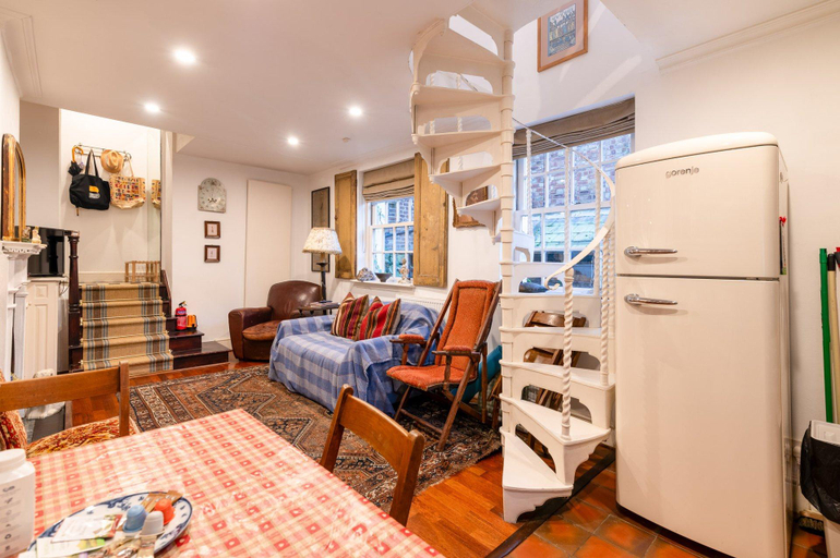 Others 4, Character Cottage In Historic Hampstead, London