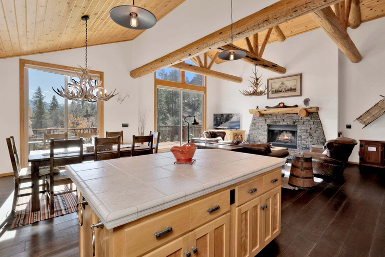 Interior 5, 2606-view on the Rocks, San Bernardino