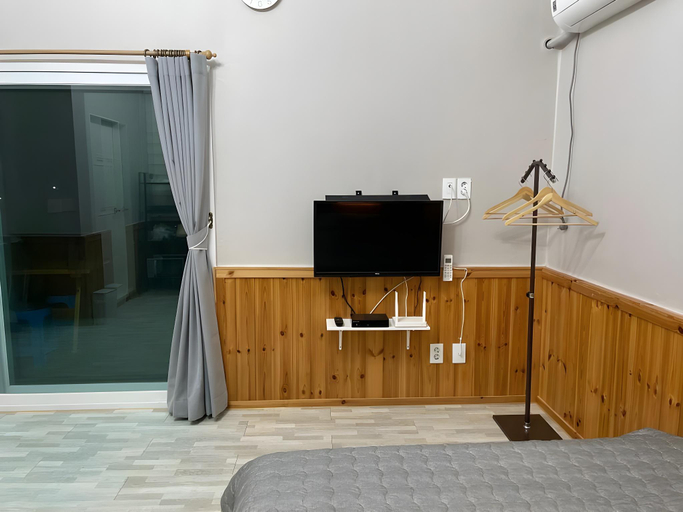 Bedroom 2, Yangyang Dalpaengi Pension, Yangyang