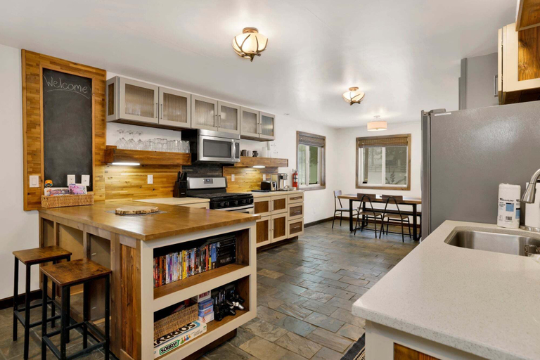 Private kitchen 2, 2612- Ursa Major Lodge, San Bernardino