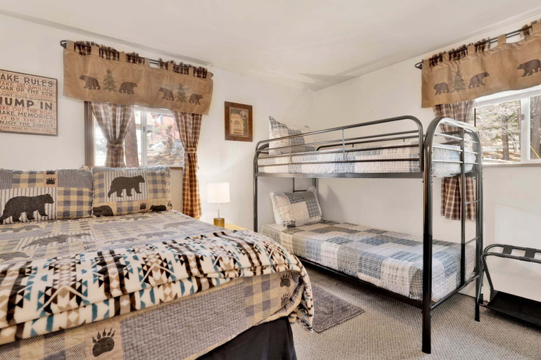 Room 3, 2609- Sweet Dreams Cabin, San Bernardino