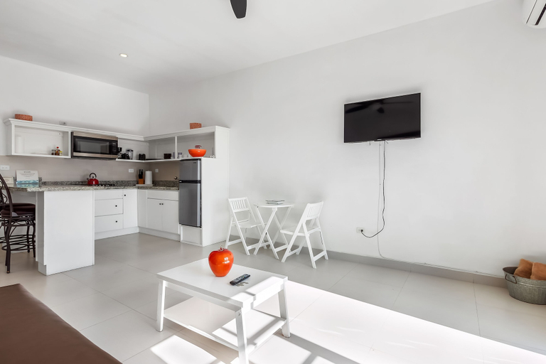 Interior, Bright Dog-friendly Suite With Kitchenette, Heated Outdoor Pool, Hot Tub, Patio, Tijuana
