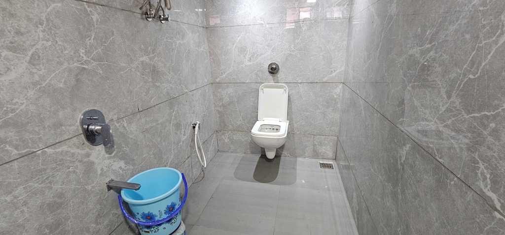 Bathroom 5, HOTEL BELVA, Ahmadabad
