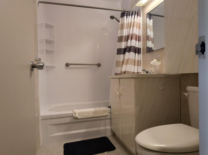 Bathroom 4, AUBERGE DU MONT RIGAUD, Vaudreuil-Soulanges