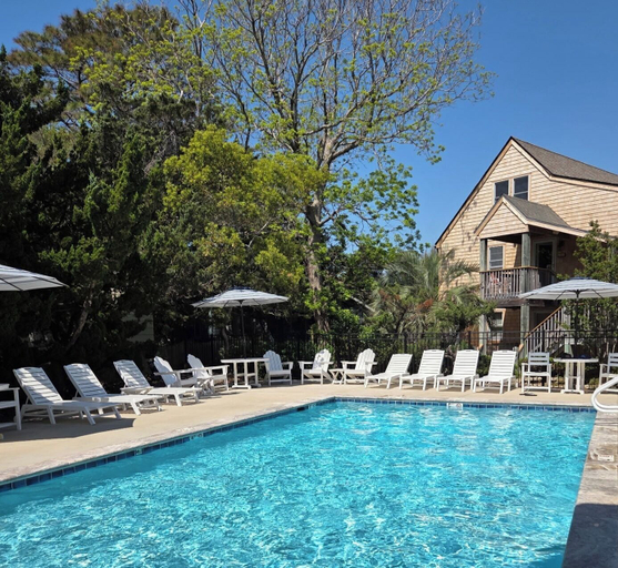 Pool, The Castle Inn at Silver Lake, Hyde