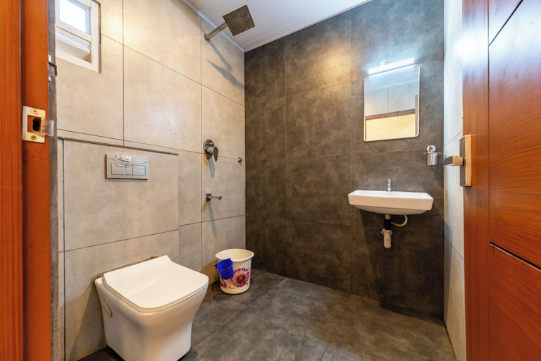 Bathroom 3, Grace Apart Hotel, Ernakulam