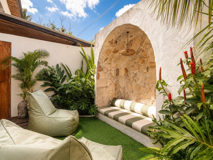 Exterior 4, Chic 4-br Villa in Seminyak, Beach 10 Mins, Badung