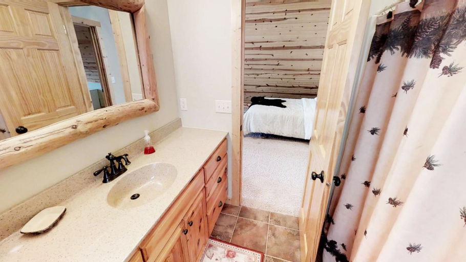Bathroom 4, Lakefront Hideaway, Meeker