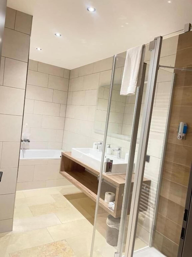 Bathroom 5, Hotelgasthof Kirchenwirt, Regensburg
