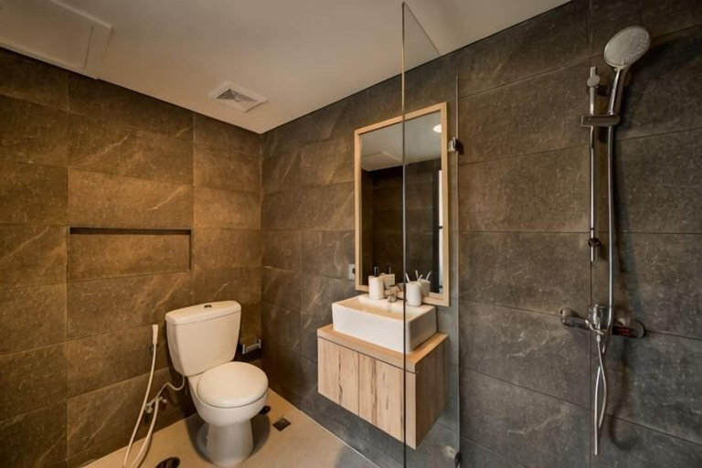 Bathroom 5, Cove Prima, South Jakarta