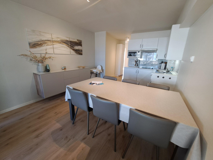 Dining 3, Sunny Coastal Apartment for 6, West-Vlaanderen
