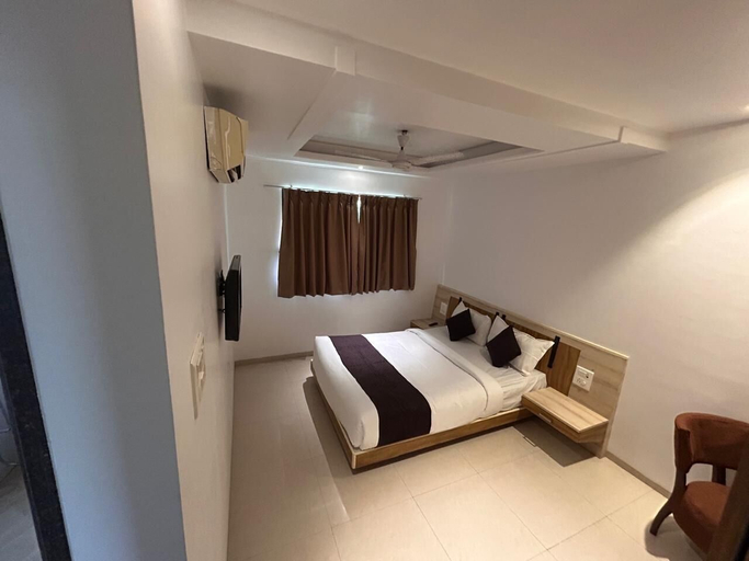 Bedroom 4, The Neelam Executive, Pune